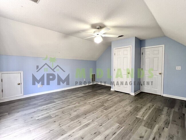 Building Photo - 523 Whitewater Dr