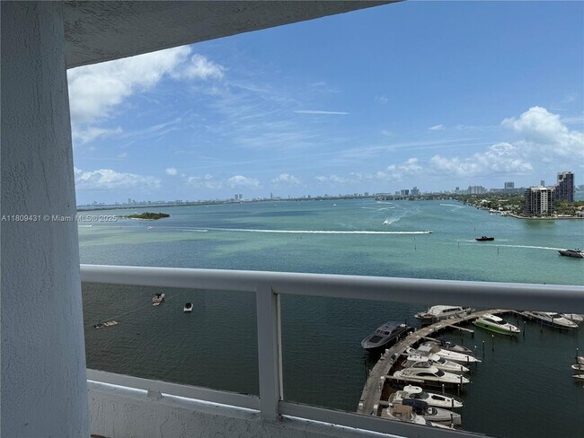 Building Photo - 1717 N Bayshore Dr
