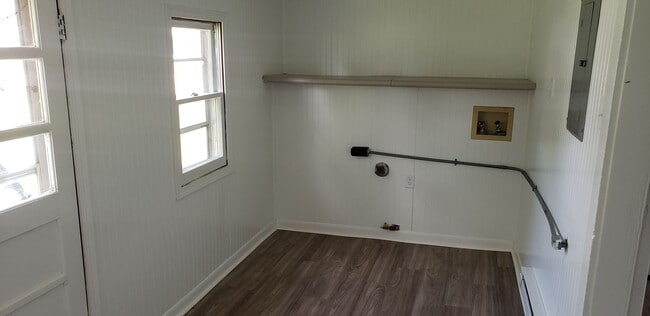 Building Photo - 3 bedroom 1 bath