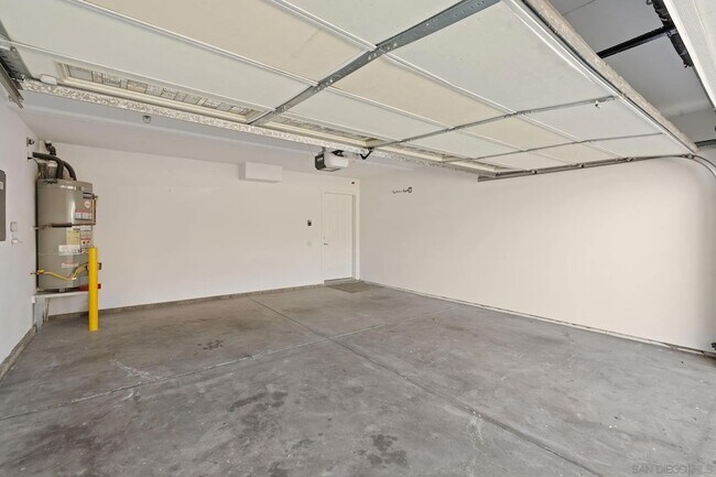 Building Photo - 2483 Oxford Ave