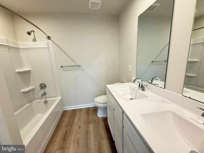 Building Photo - 647 Laurelwood Cir