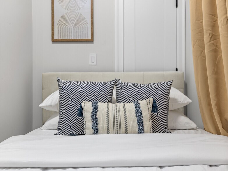 Building Photo - 566 Dorchester Ave