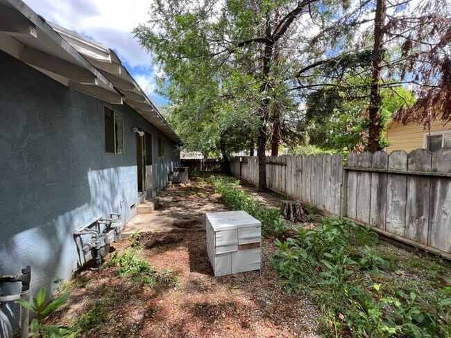 Building Photo - 3216 Godman Ave