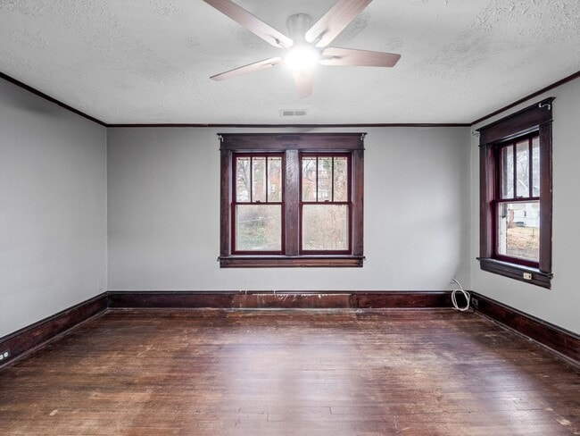 Building Photo - 524 Riverland Rd SE