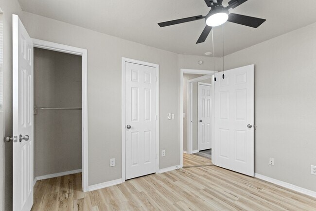 Building Photo - 1401 SW 64th St