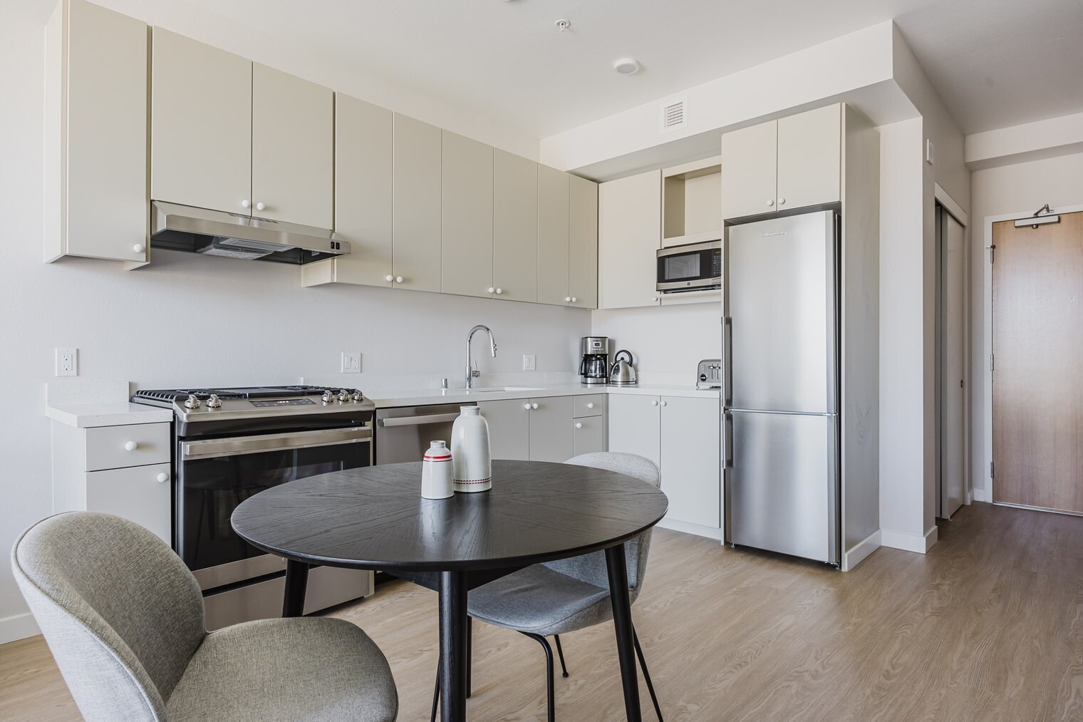 Building Photo - 200 Mesnager St