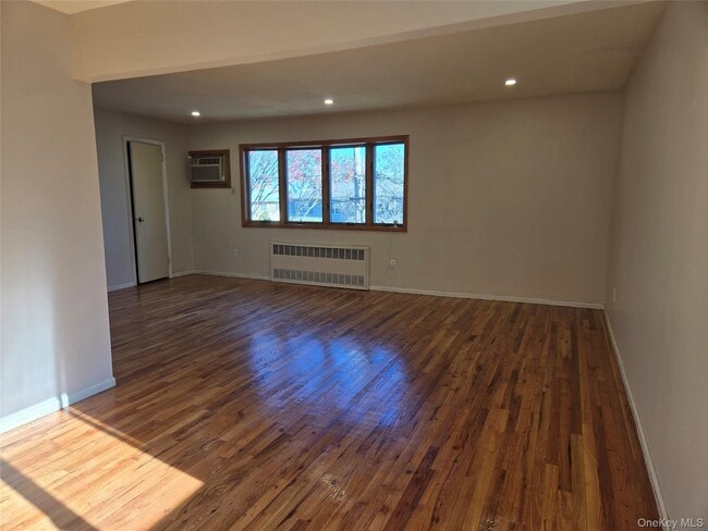 Building Photo - 73 Pearsall Ave