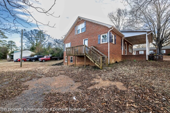 Building Photo - 1420 Amhurst St