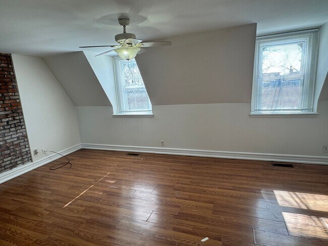 Building Photo - 2027 Russell Blvd