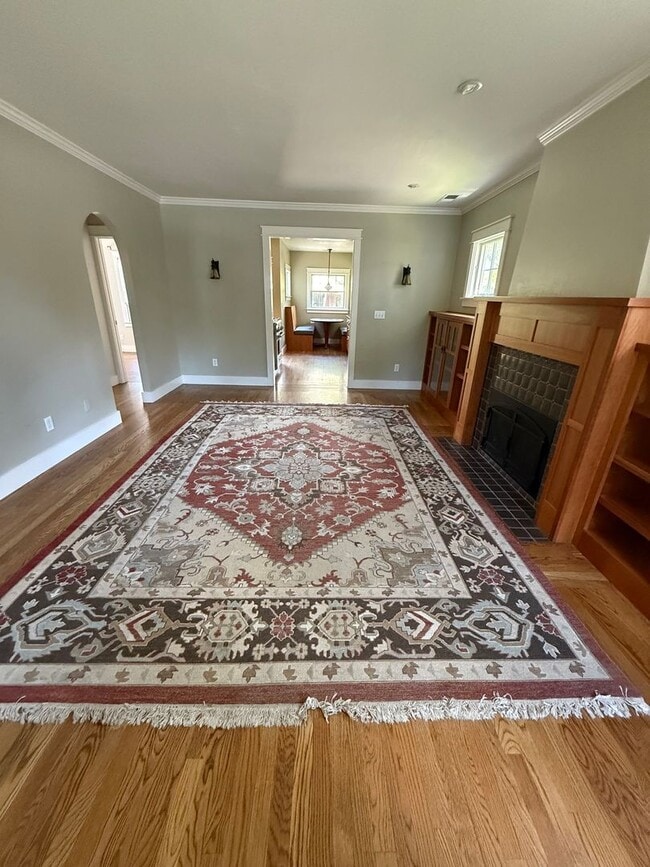 Building Photo - 2 Bedroom 1 Bathroom Updated Single Family...