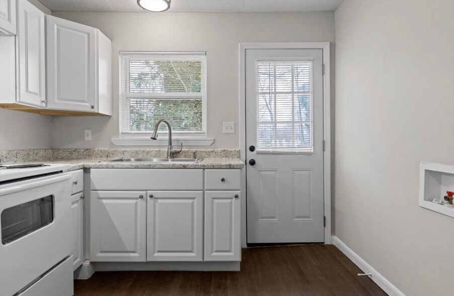 Building Photo - 4331 Lazard St