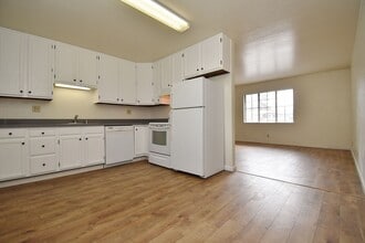 Building Photo - $2,340 / 2 BR - CONVENIENT CASTRO VALLEY LIVING: CONDO WITH LARGE STORAGE