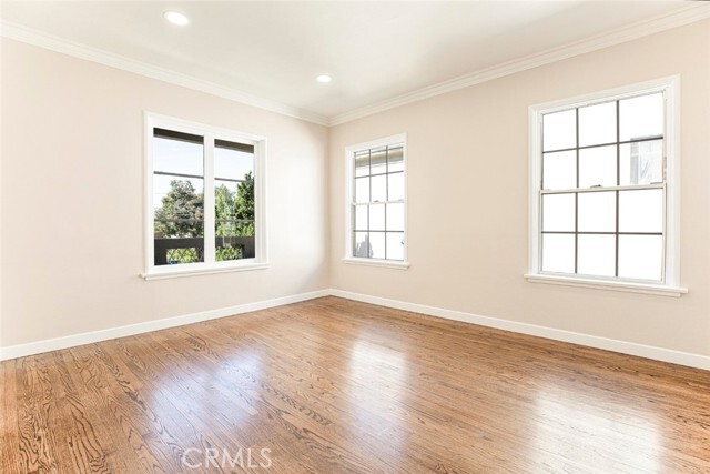 Building Photo - 741 E Doran St