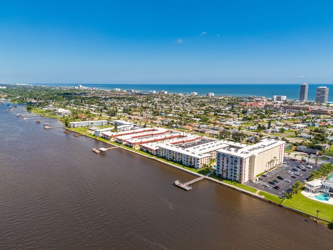 Building Photo - Renovated Condo on the Halifax River