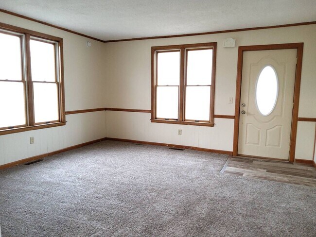 Building Photo - 2 Bedroom Single Family Home in Syracuse!