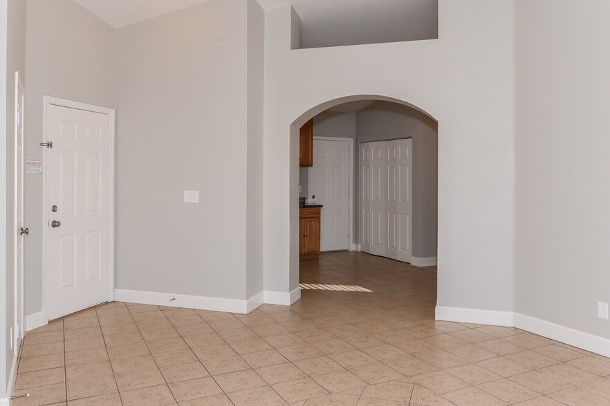 Building Photo - 5004 Crystal Breeze Ln