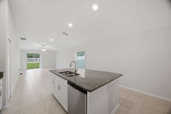 Building Photo - Riverview