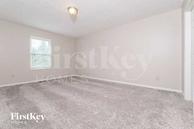 Building Photo - 5717 Pleasant Hill Dr