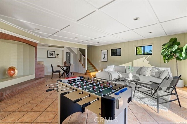 Building Photo - 557 Blumont St