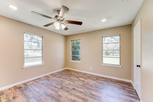 Building Photo - 305 Yaupon St