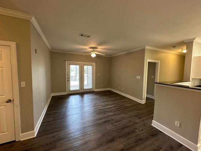 Building Photo - COMING SOON - FIRST FLOOR APARTMENT COMMUN...