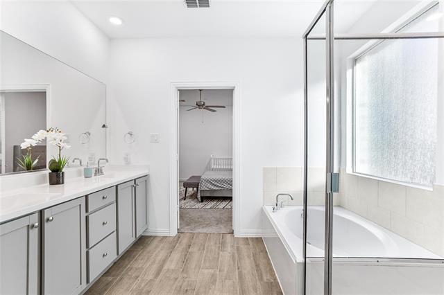 Building Photo - 2096 Creekbluff Cir