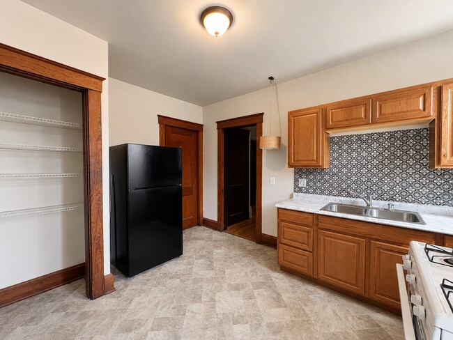 Building Photo - 375 Probasco St