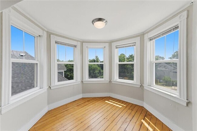 Building Photo - 132 S Angell St