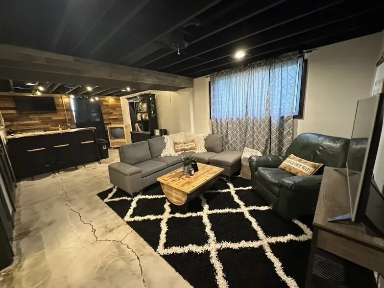 Building Photo - 1207 Sandburg Dr