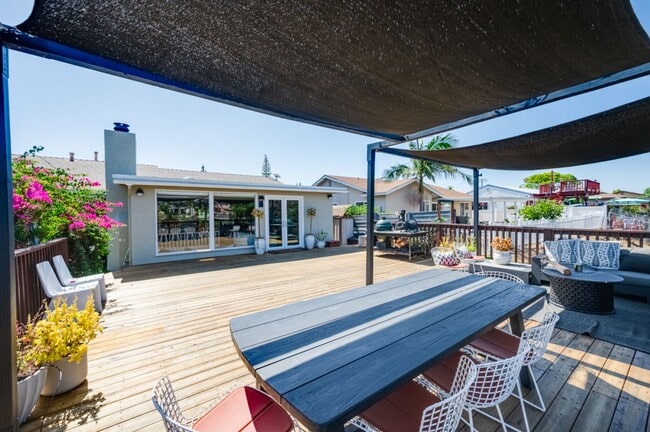 Building Photo - RARE! Lovely and Spacious Clairemont 4BD/2BA Home on Tecolote Canyon! - $5,995/mo!