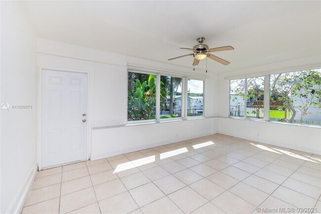 Building Photo - 4500 SW 42nd Ter