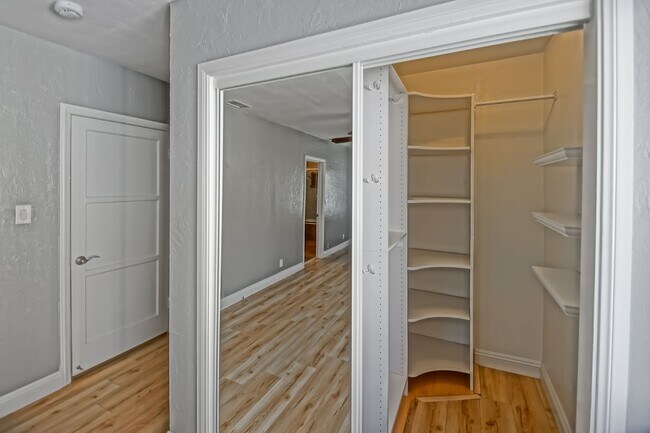 Building Photo - 2809 Carlsbad St