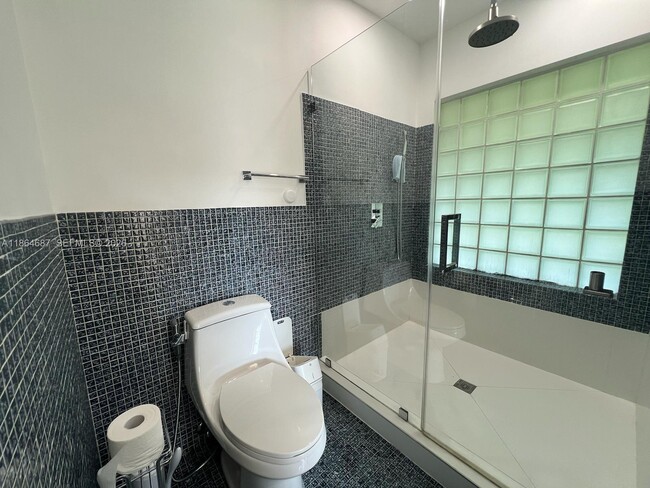 Building Photo - 2062 NE 121st Rd