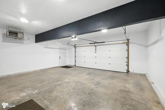 Building Photo - 4 Bedroom | 2.5 Bathroom | Garage - Conven...