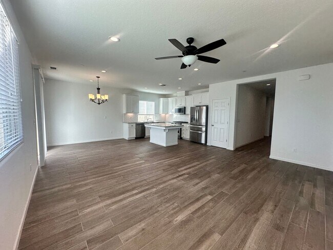 Building Photo - NW Visalia home coming soon!