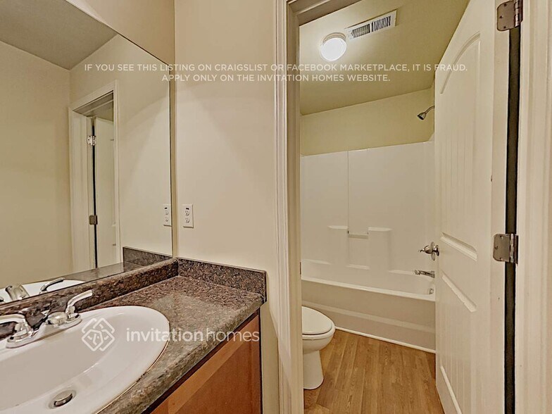 Building Photo - 906 Grenier Terrace NE
