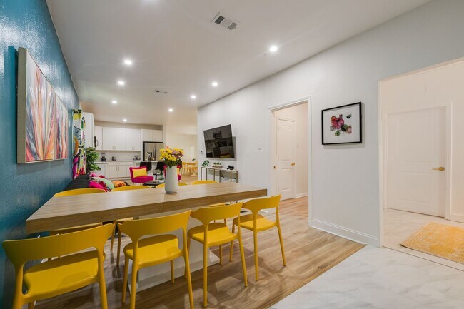 Building Photo - 5624 Eastside Ave