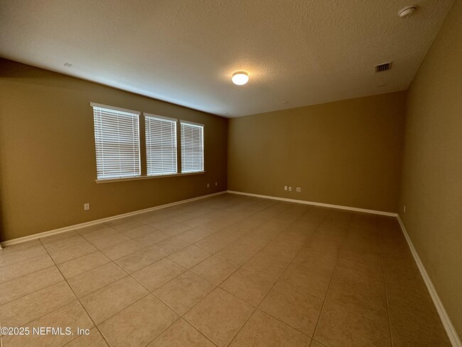 Building Photo - 4578 Silverthorn Dr