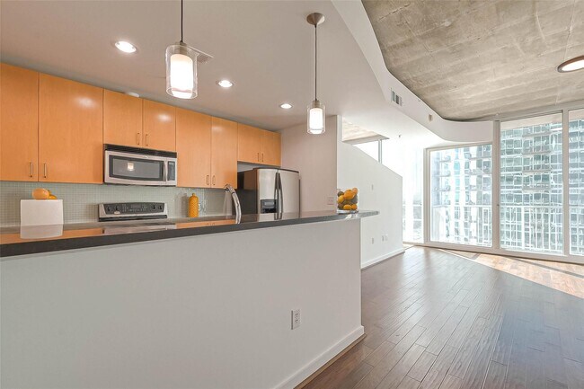 Building Photo - 5925 Almeda Rd