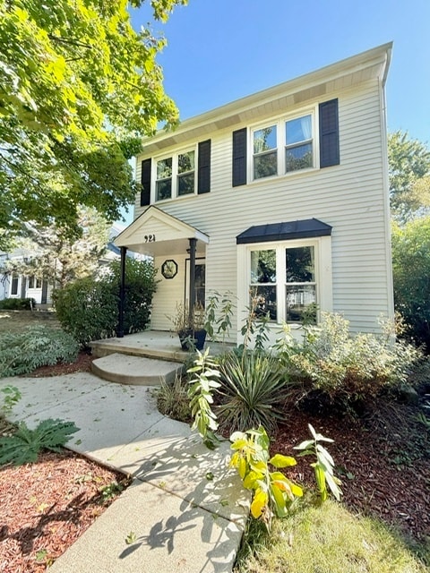 Building Photo - 924 Britta Ln