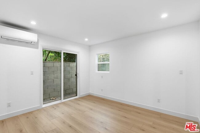 Building Photo - 3431 Edgehill Dr