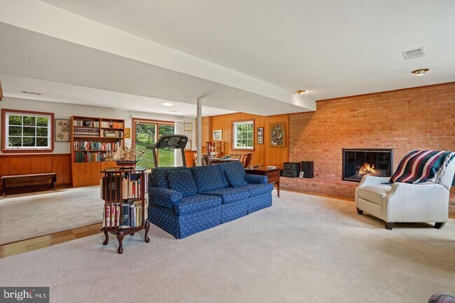 Building Photo - 6425 Noble Dr