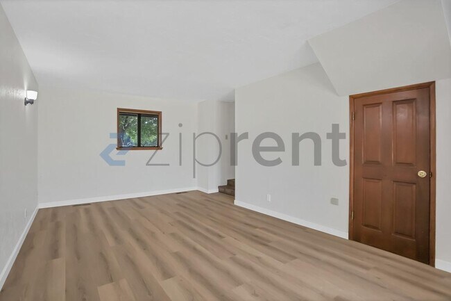 Building Photo - Unit