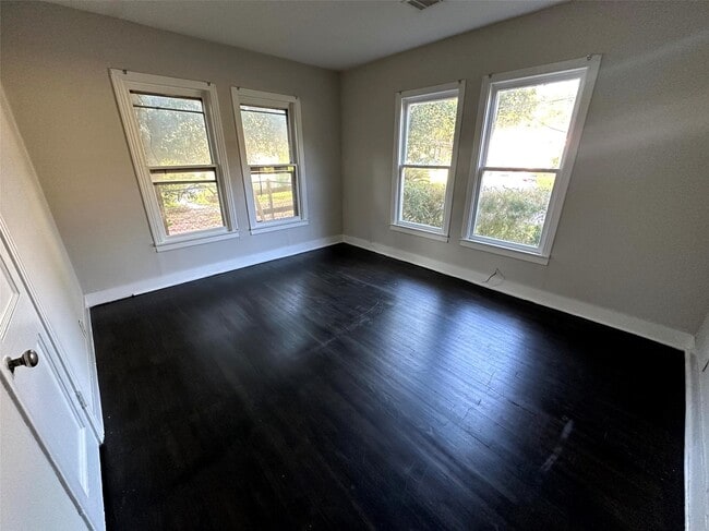 Building Photo - 1308 N San Jacinto St
