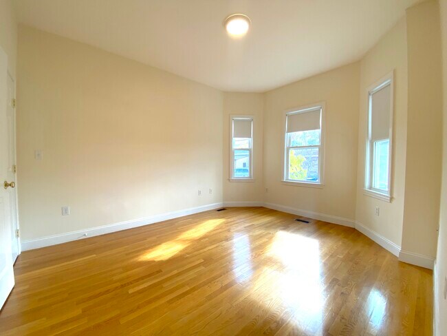 Building Photo - 20 Clarendon St