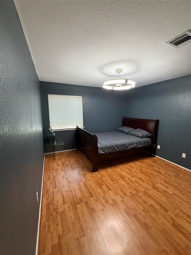 Building Photo - 2562 Vernell Way