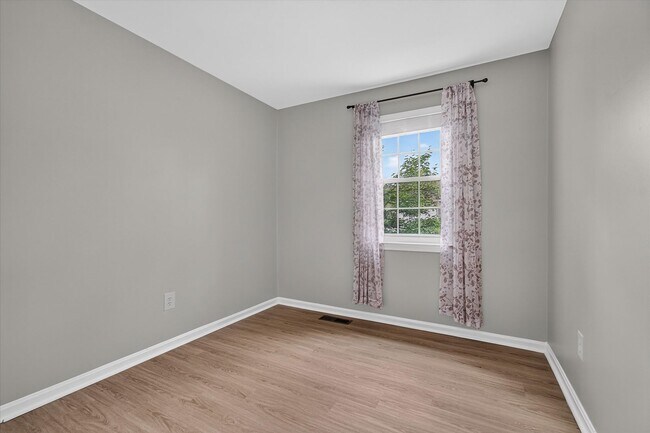 Building Photo - 8346 Stationhouse Ct
