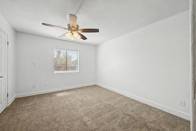 Building Photo - 3825 E Camelback Rd