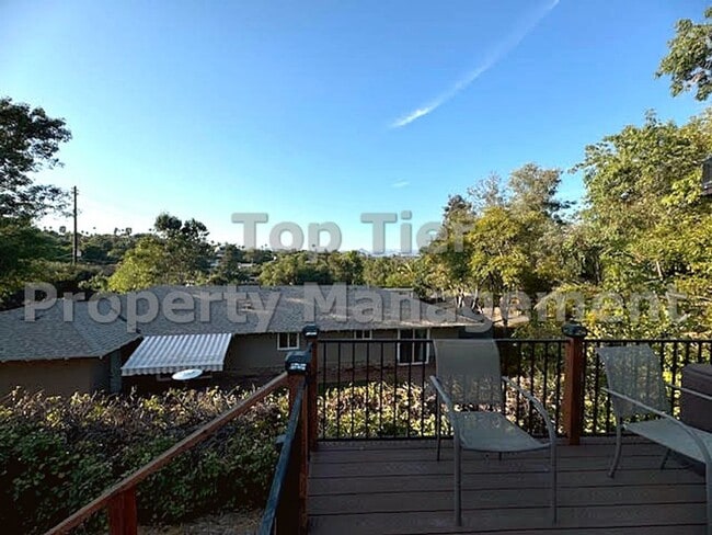 Building Photo - 3 Bed/ 2 Bath Spacious Family Home with Su...