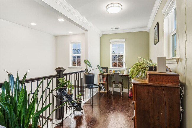 Building Photo - Stylish, Energy-Efficient 3 Bed/2.5 Bath H...